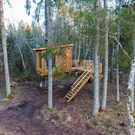 Tiigrisilma Treehouse Campeggio *